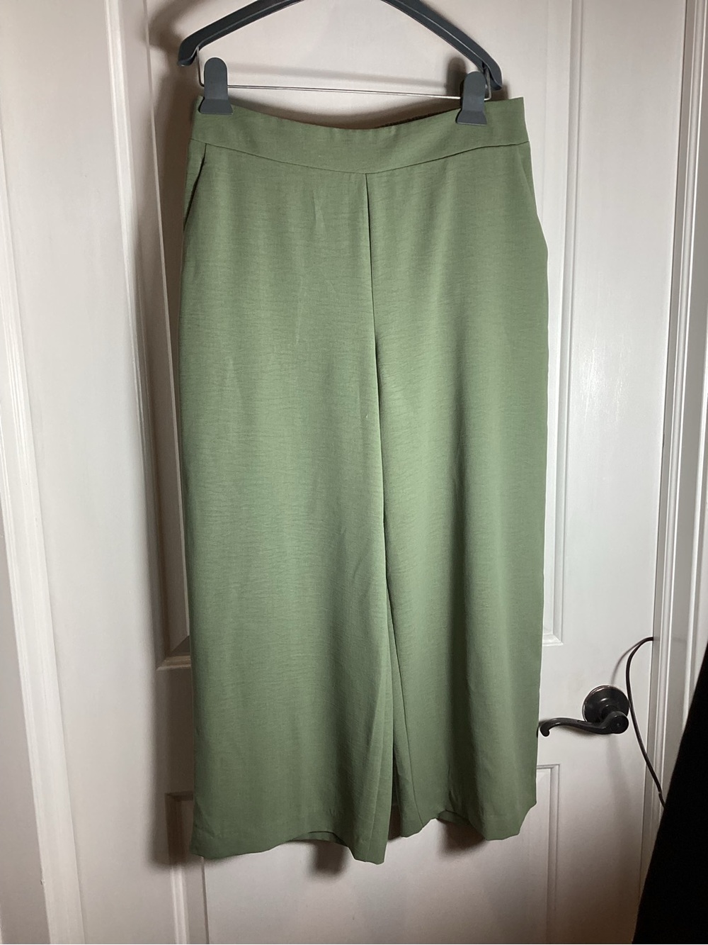 Women's Wide-Leg Midi cropped pants in Sage Green